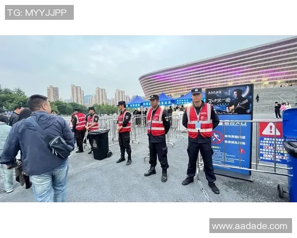 安保人员在大型活动中的无形斗争:为百万球迷安全保驾护航的细致工作 安保人员在大型活动中的无形斗争:为百万球迷安全保驾护航的细致工作